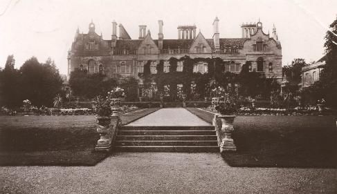 /uploads/image/historical/Postcard of Lilford Hall @1920.jpg